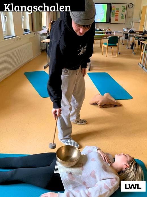 Klangschalen LWL-Pflegeschule Marsberg (vergrößerte Bildansicht wird geöffnet)